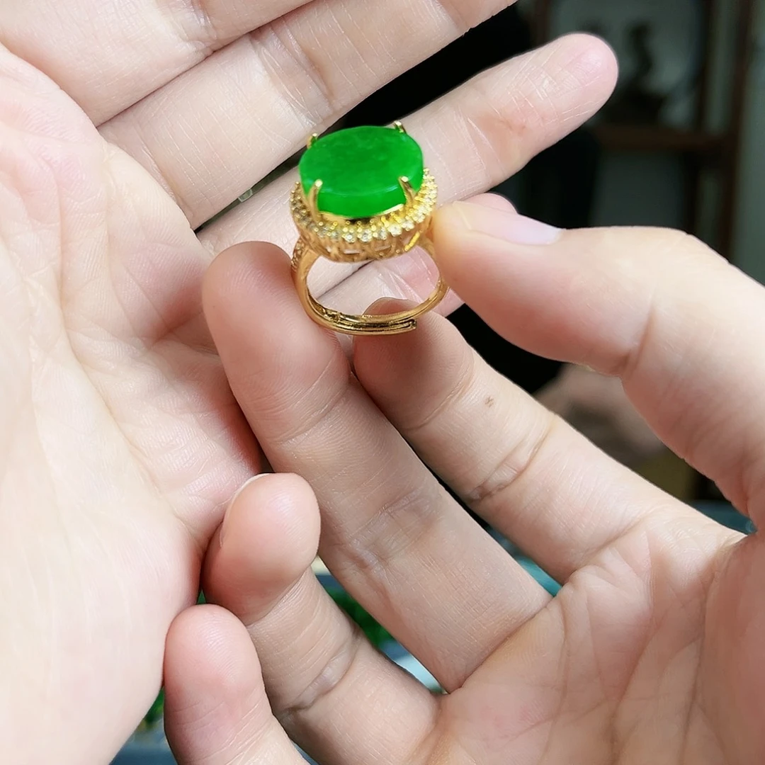 翡翠颈饰未镶嵌戒指