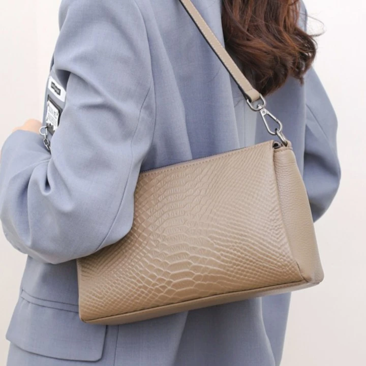 气质休闲大容量百搭女包真皮妈妈单肩洋气外出爆款女长肩带包包