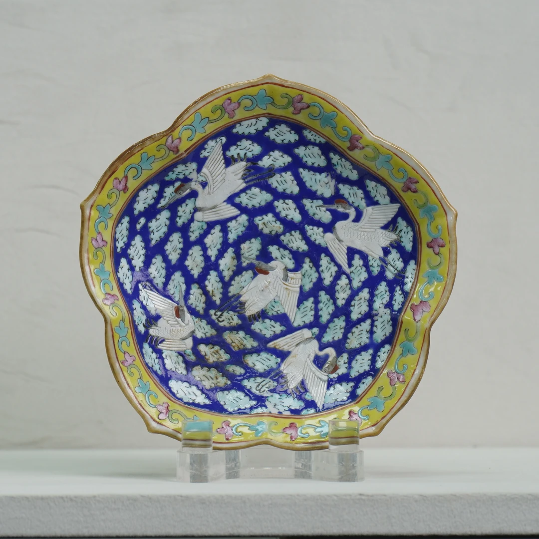 【同治】蓝料彩云鹤纹外四季花纹高足花口供盘