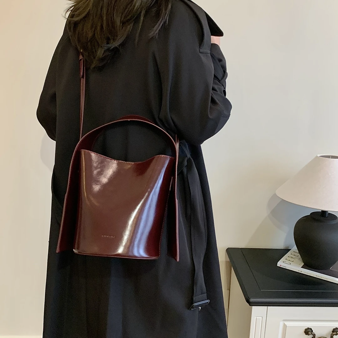 包包女2024新时尚单肩秋冬斜挎包质感油蜡皮手提包套包水桶包