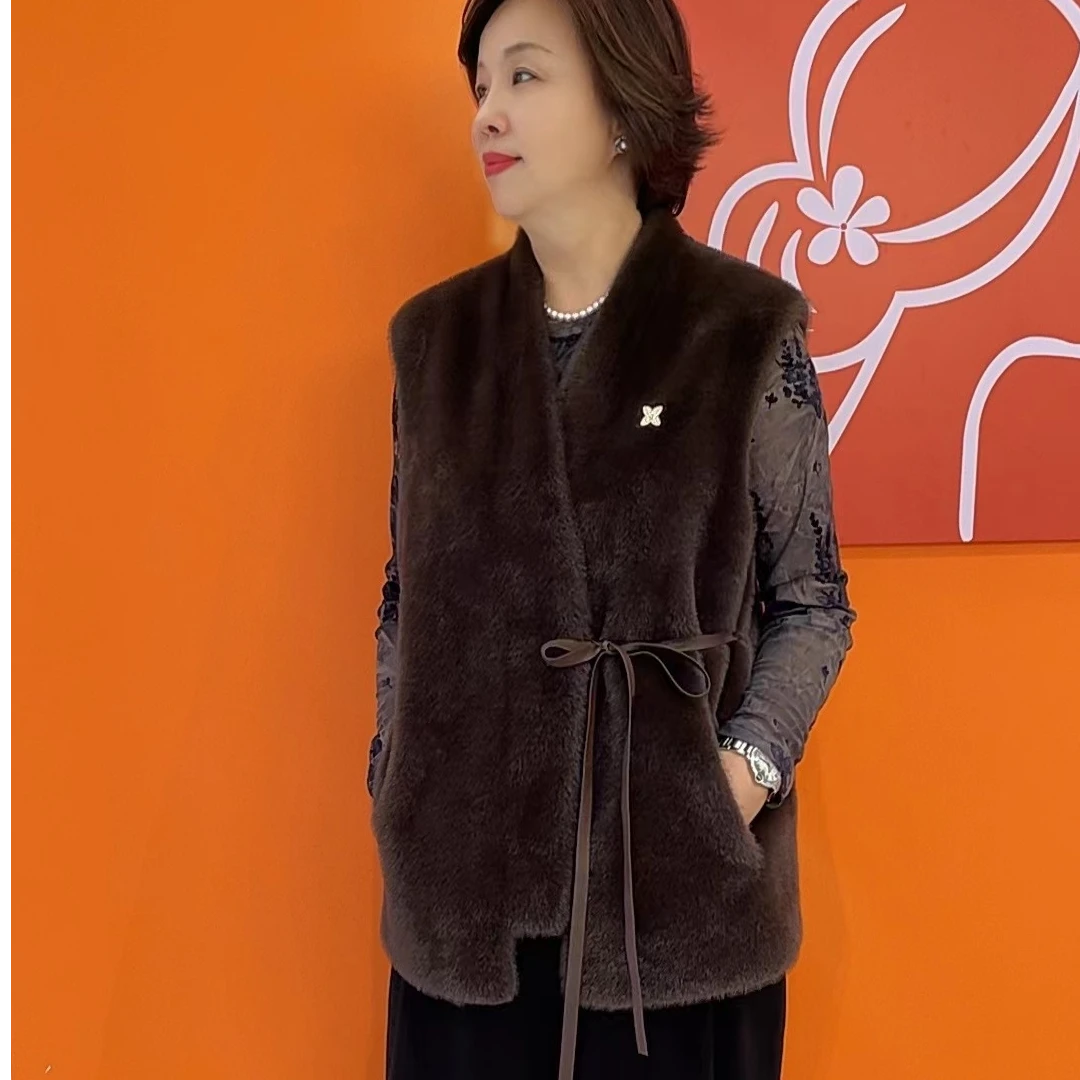冬季新款皮毛一体女士时尚加厚保暖马夹短款妈妈装9011