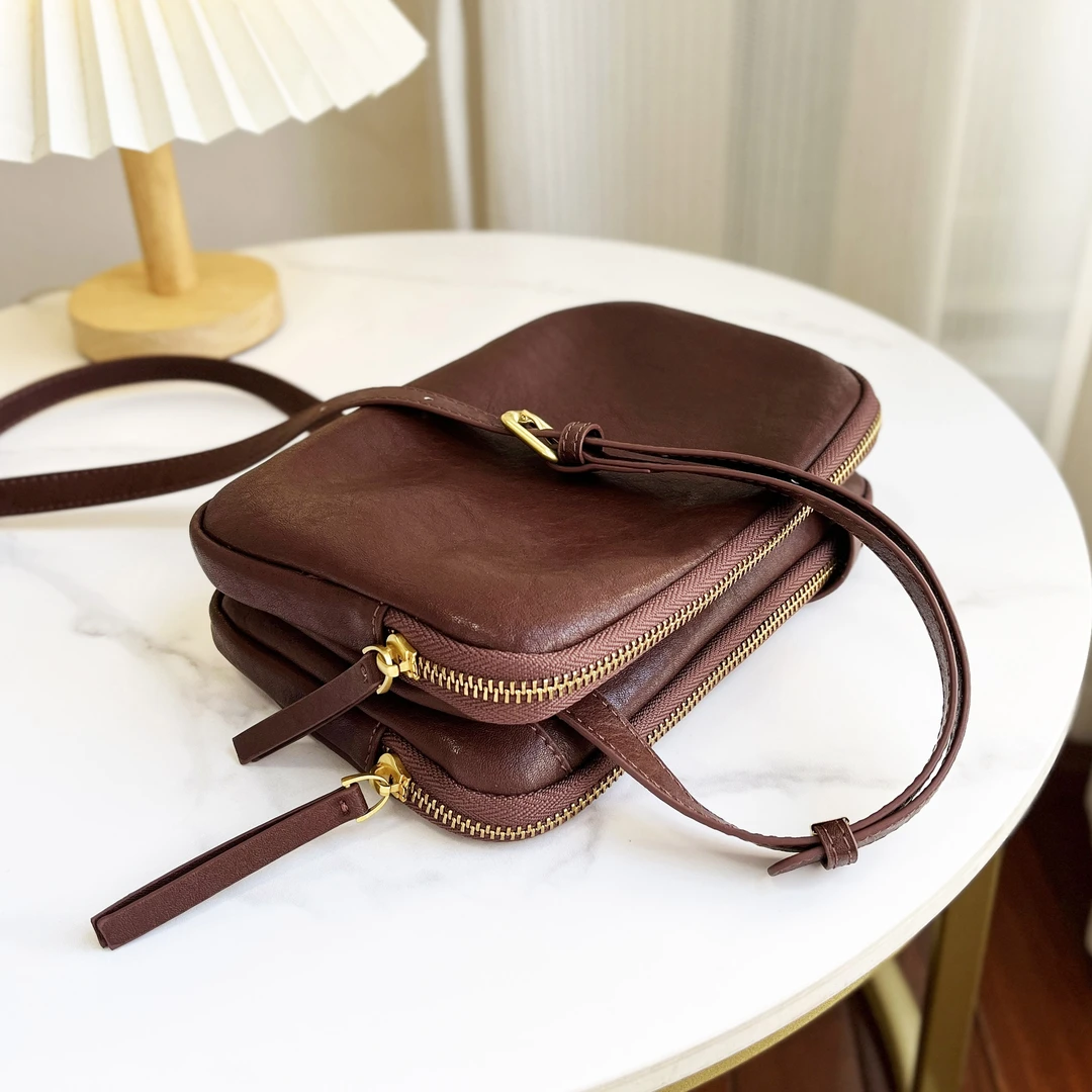 植鞣软牛皮小方包女斜挎2024新款冬双层豆腐包复古红色迷你小包包