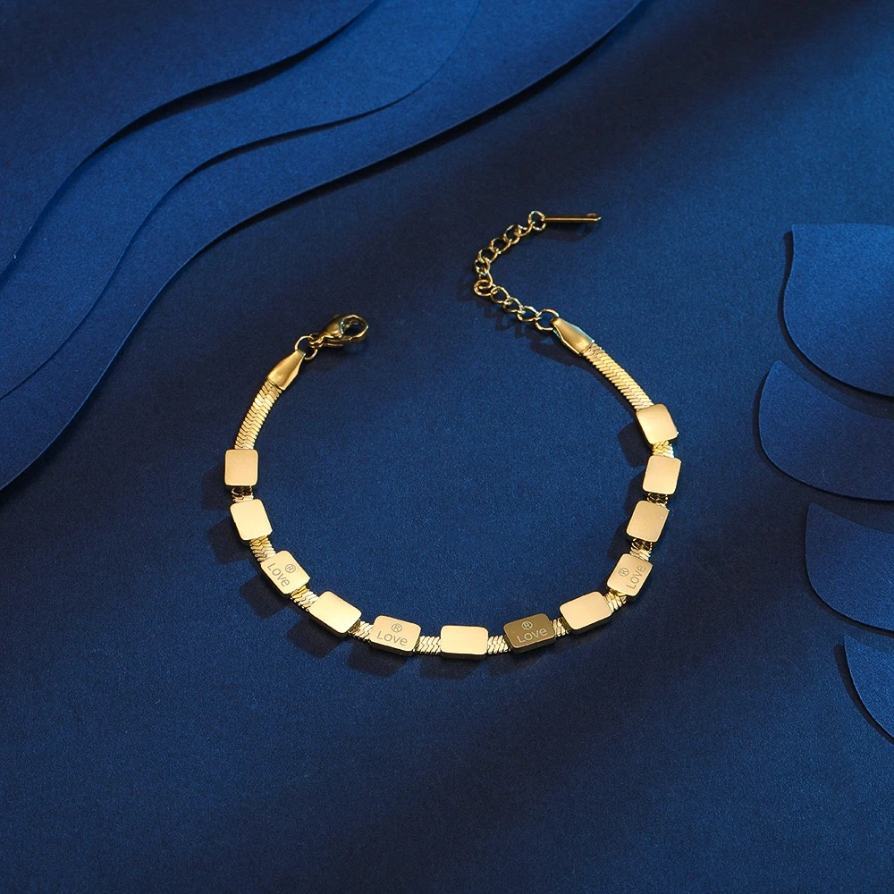 钛钢手链 爆闪精致高级质感不掉色温柔小众小方钻字母手链甜酷