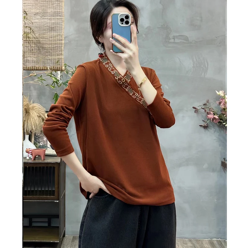 复古斜襟V领刺绣打底衫女秋冬新款文艺宽松百搭显瘦T恤