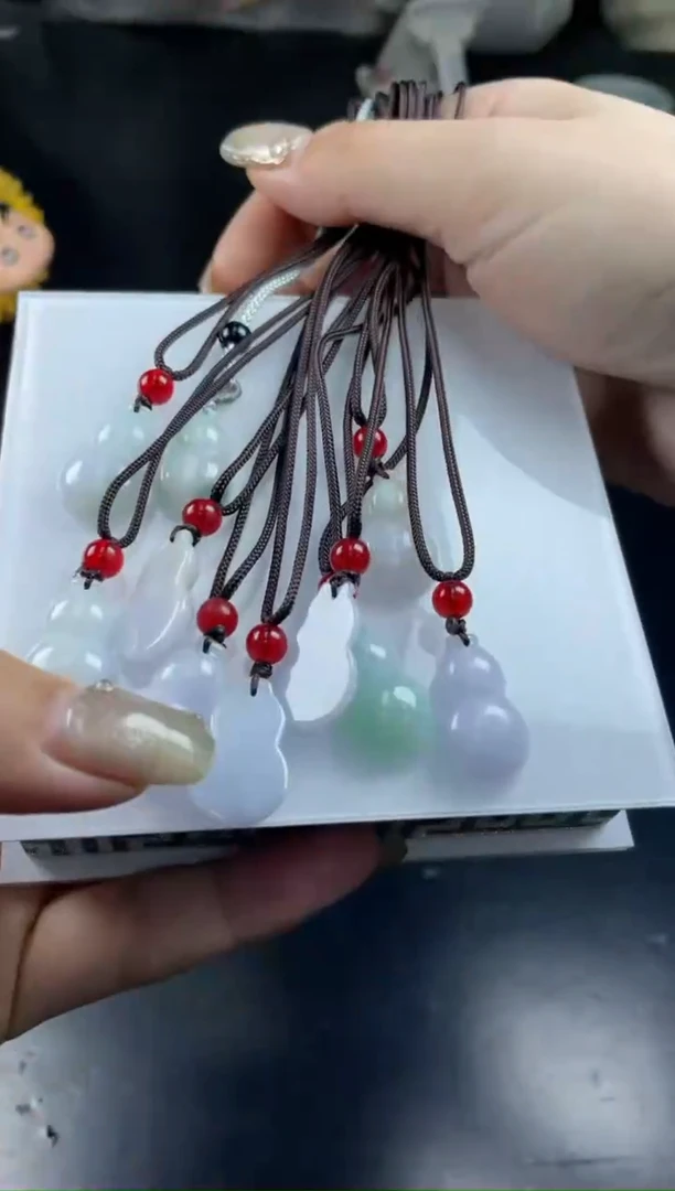 【闪购商品】翡翠吊坠未镶嵌多样性发1个G1