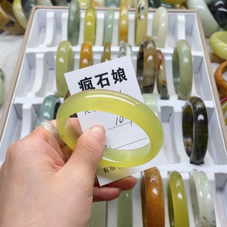 【闪购商品】蛇纹石玉手镯未镶嵌猫****鱼