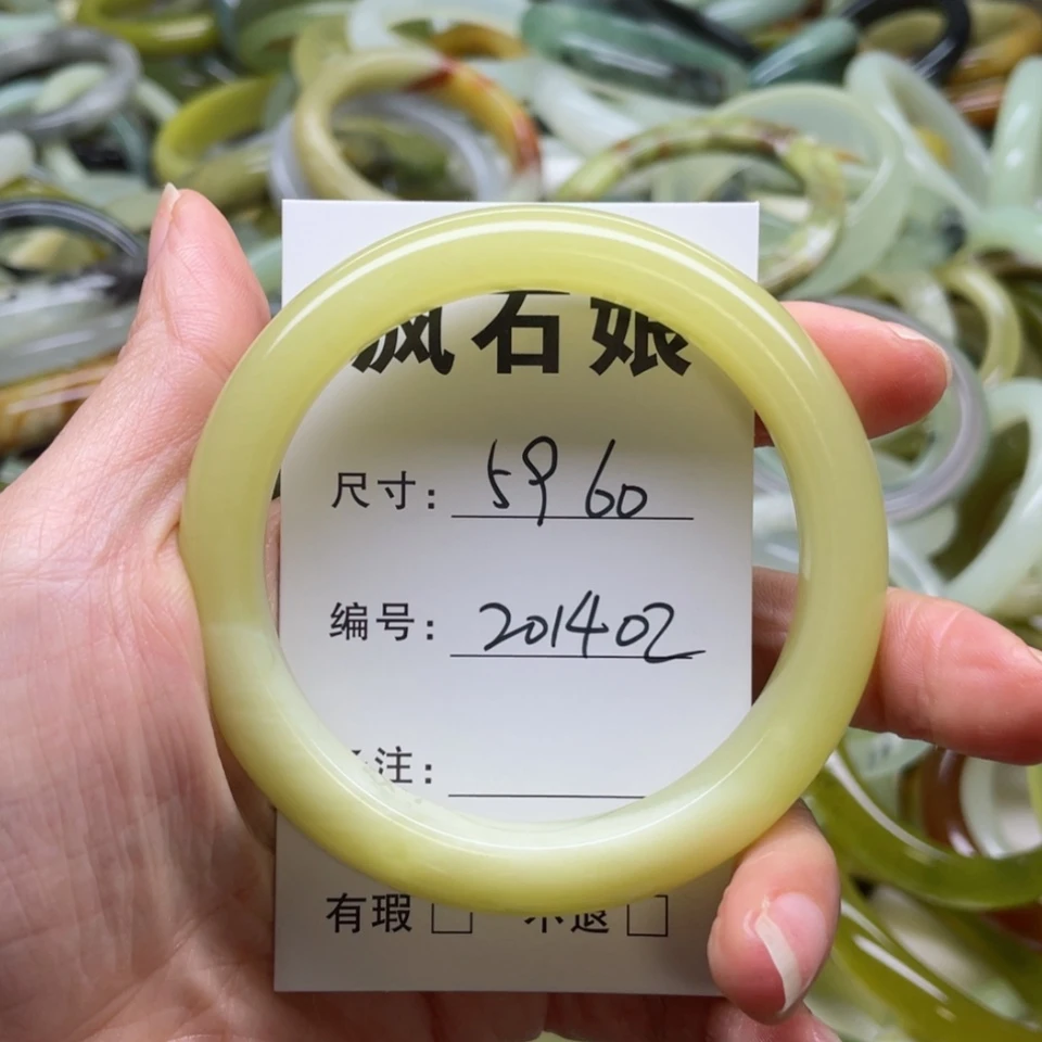 【闪购商品】蛇纹石玉手镯未镶嵌百**侵