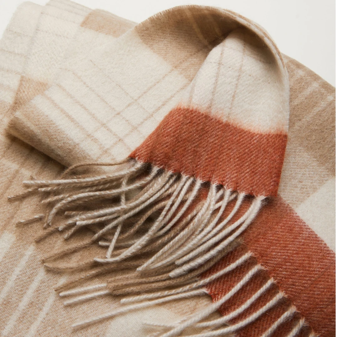 【奢享生活家】纯咩绒窄版时髦格子新年送礼围巾女款2025新款爆款