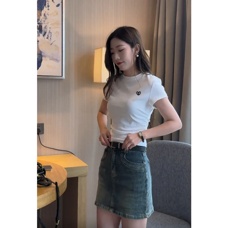 爱心刺绣百搭短款t恤女夏季2025新款时尚正肩上衣+高腰牛仔裙1