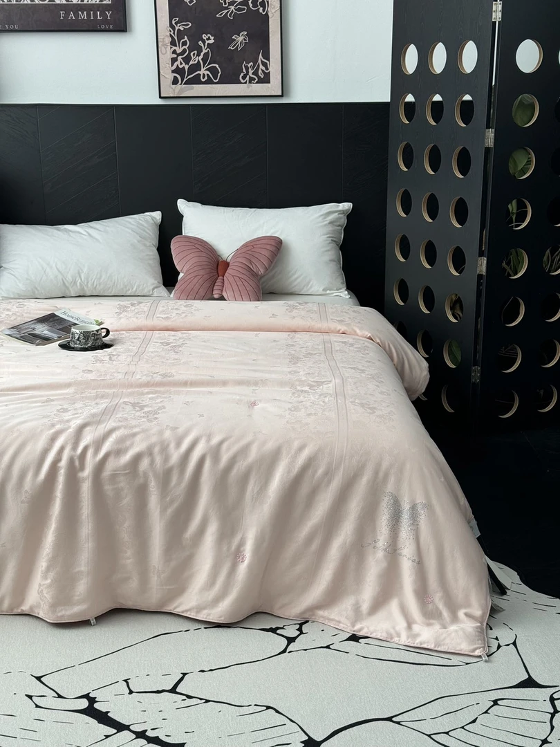 【专柜清仓】XY蝴蝶花间烫钻蚕丝被-粉色