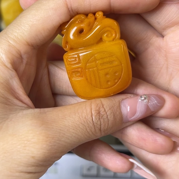 琥珀珠宝奇石未镶嵌