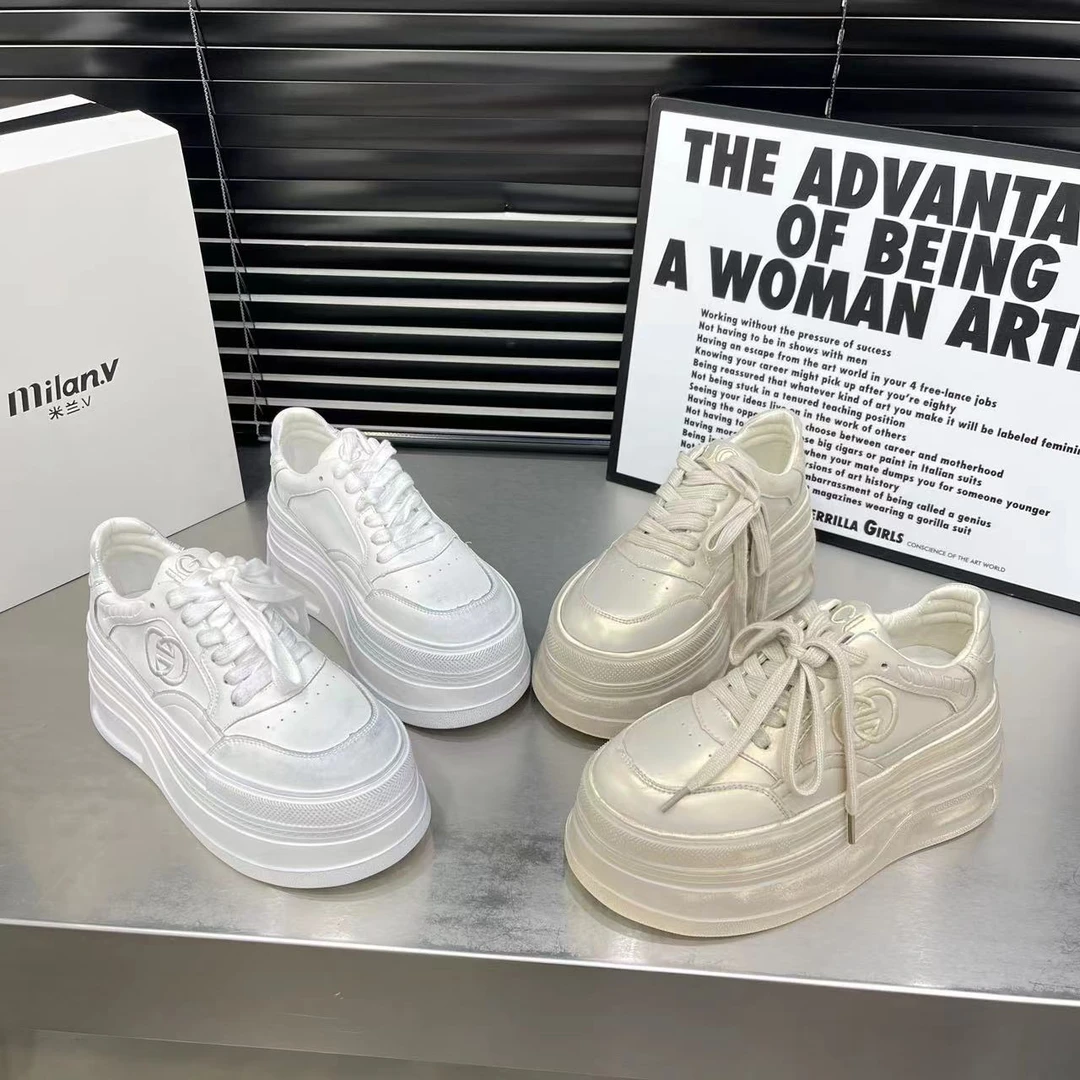 欧洲站2024秋季新款透气超轻厚底小白鞋女做旧休闲板鞋增高运动鞋
