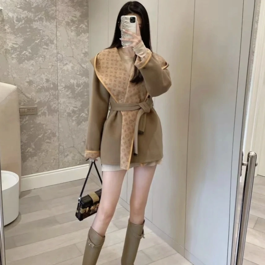 Louis Vuitton/路易威登/连帽奶茶色浴袍羊绒大衣 GM001605