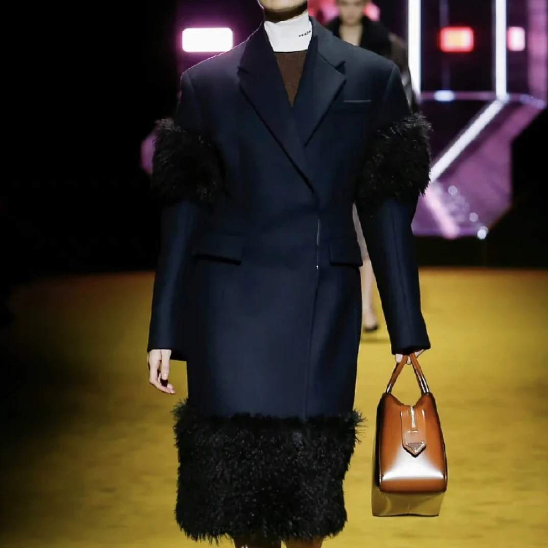 Prada/普拉达/秀款黑色毛尼大衣 38码 全新带吊 GM000885