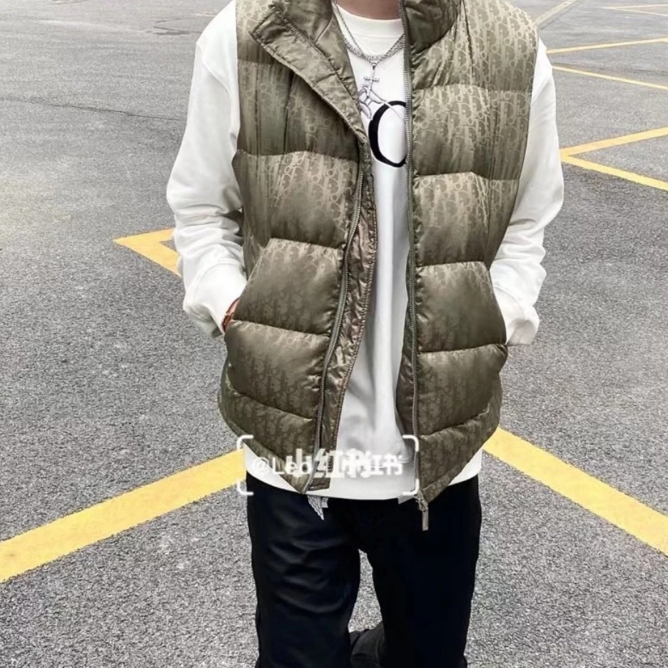 Dior/迪奥/橄榄绿暗纹满印羽绒背心 44码 99新 GM001613