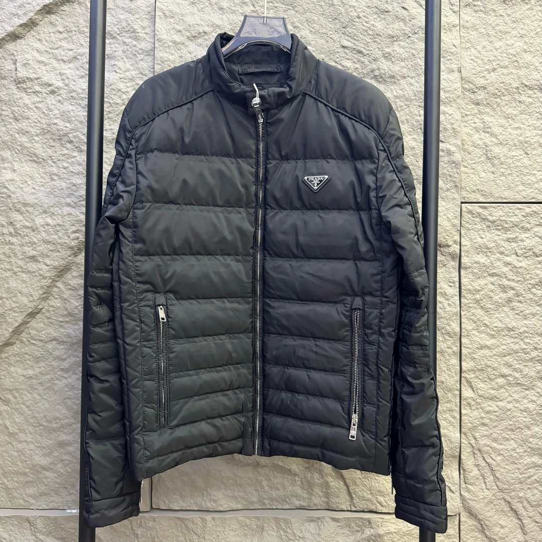 Prada/普拉达/黑色立领短款羽绒服 46码 99新 GM000883