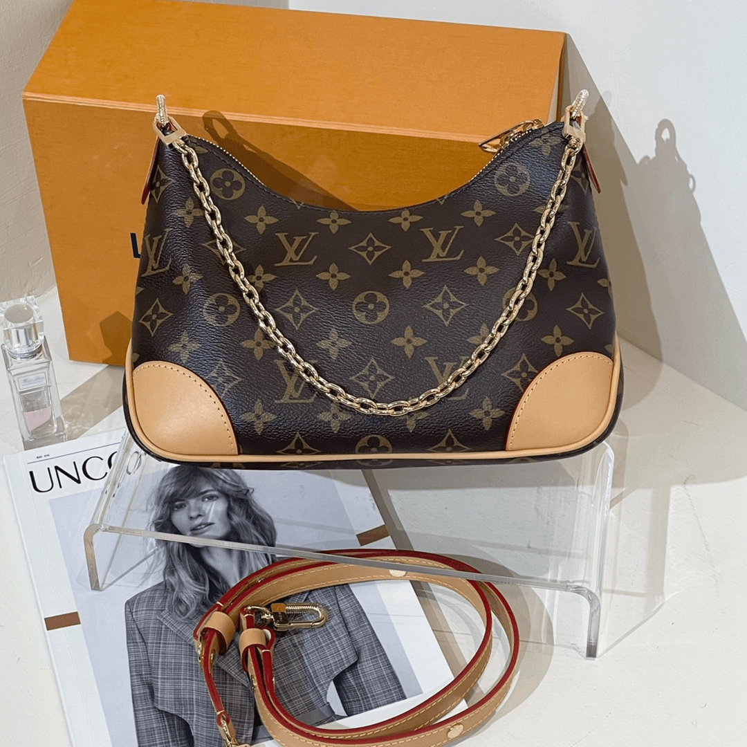 99新 LV 牛角/全套全新闲置/腋下包/公价18500