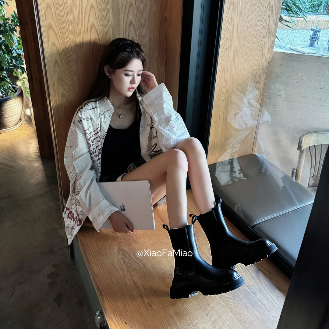 小发喵新款厚底简约百搭休闲圆头套筒切尔西靴