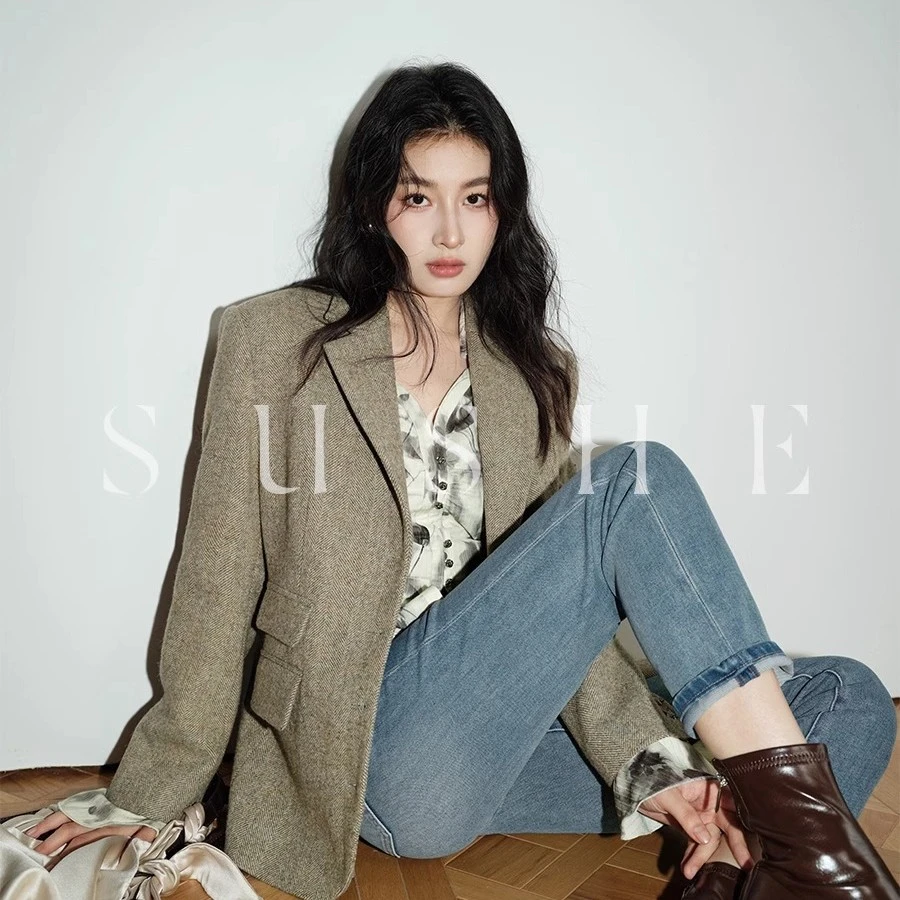 束皙SUSHE羊毛气质人字纹三袋百搭轻奢翻领廓形秋冬时尚外套女