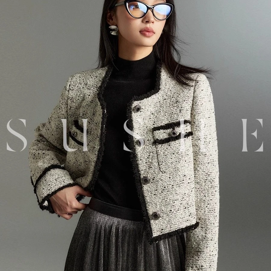 束皙SUSHE灰银溪地特种纺织定制面料复古梯形领小香热力感外套冬