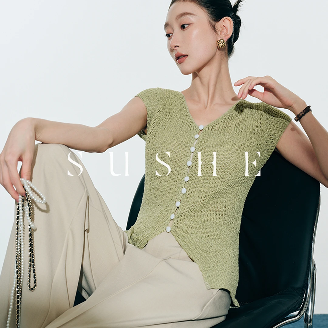 束皙SUSHE清凉透气小飞袖绿色时尚V领前开叉百搭修身针织衫女夏