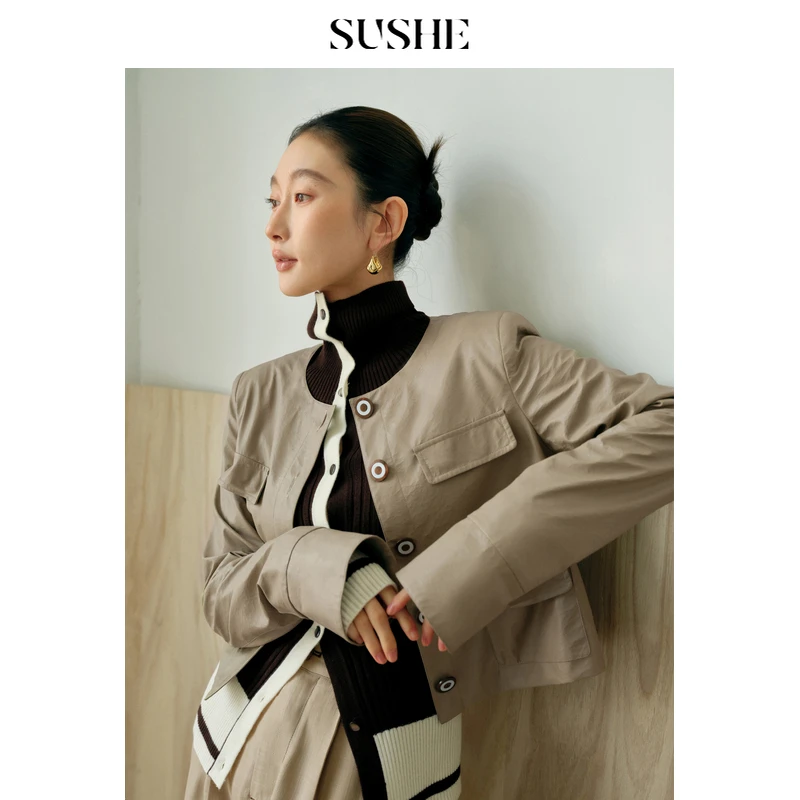 束皙SUSHE 泰晤士 纸感皮细纹软皮革 圆领正肩棕色皮衣短外套女秋