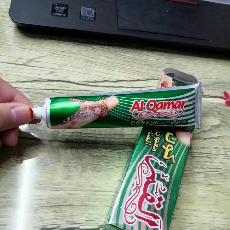 包指甲套装涂抹自然晾干保鲜膜包裹一晚颜色更好
