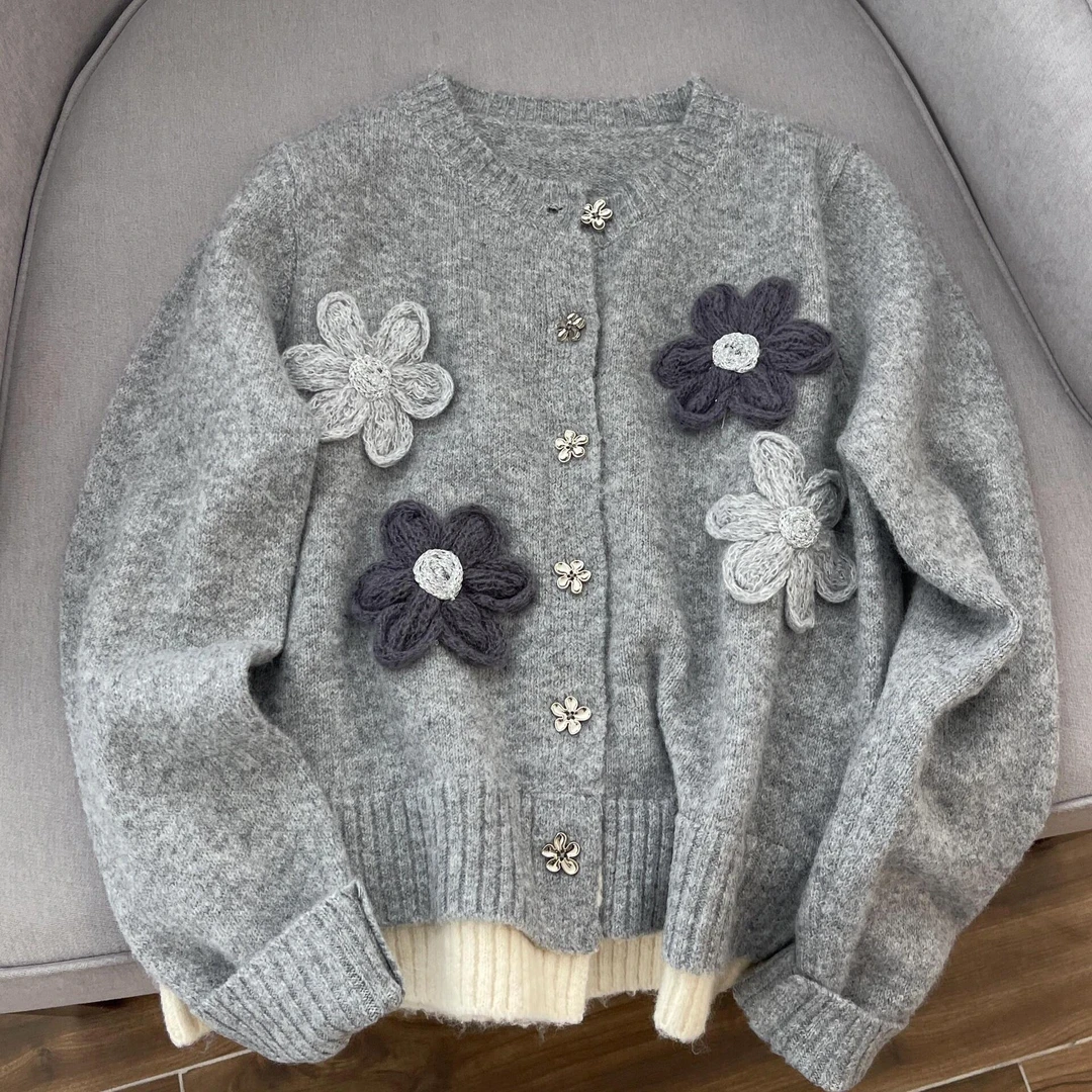 灰色刺绣气质软糯针织开衫毛衣外套女小个子短款宽松慵懒风高级感