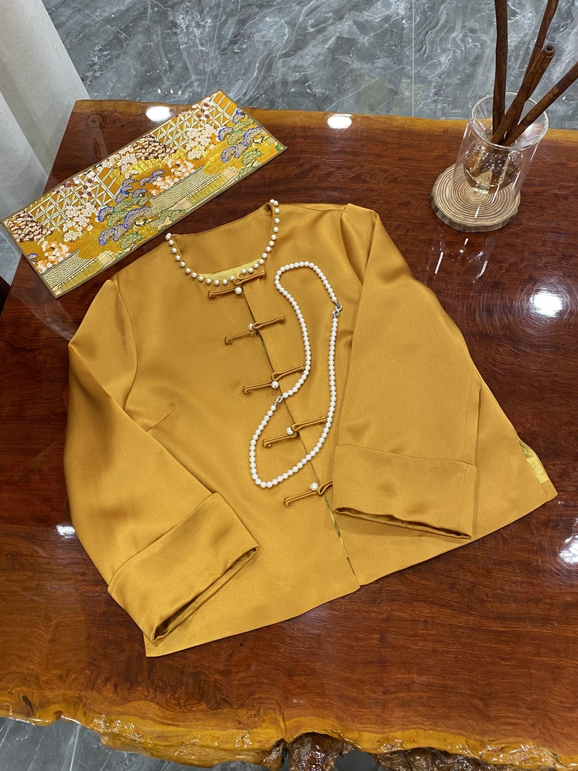 新中式老钱风新款时尚百搭个性小众减龄醋酸盘扣立领长袖外套