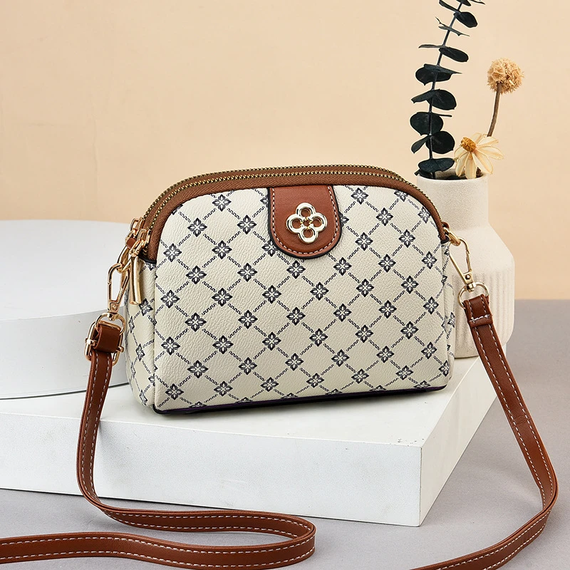 中年妈妈包斜挎包2023新款女士手机包百搭中老年买菜单肩软皮小包