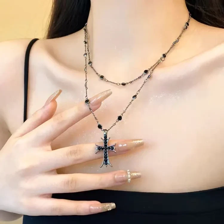 钛钢项链 暗黑十字架串珠项链女潮长款双层叠戴甜酷锁骨链c