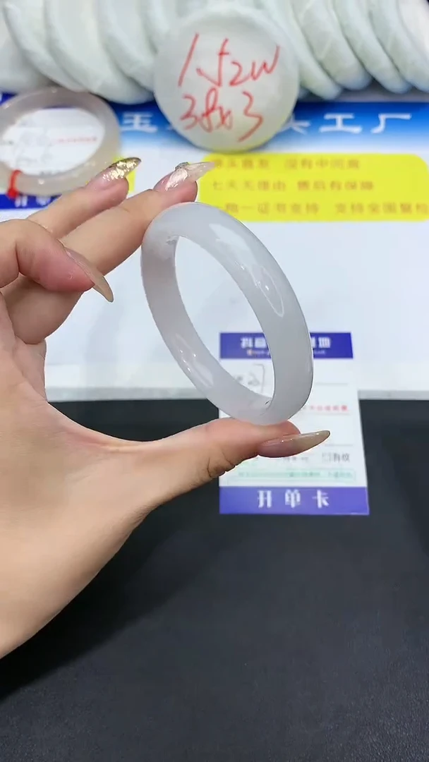 【闪购商品】石英质玉手镯未镶嵌37 BY