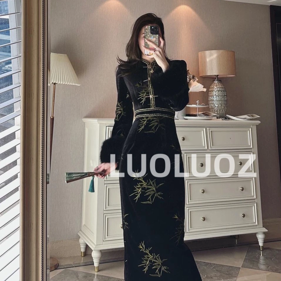 【现货】LUOLUOZ【银雾雪松】秋冬新中式国风刺绣立领连衣裙H81122