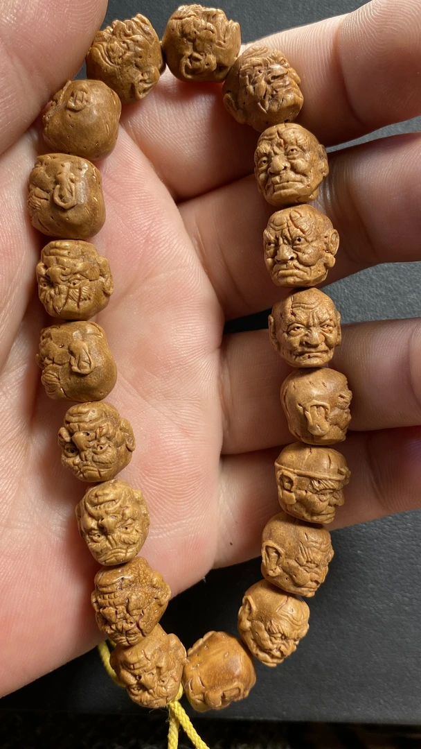 潍坊核雕桃核雕刻纯手工精雕十八罗汉