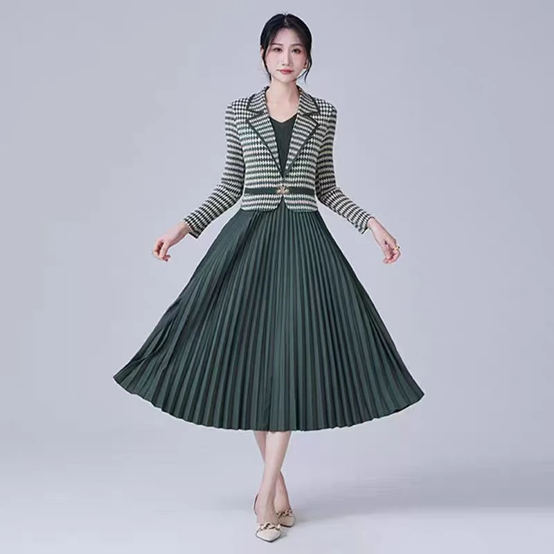 秋新款褶皱拼接腰扣显瘦洋气时尚法式美女连衣裙高端百搭妈妈装