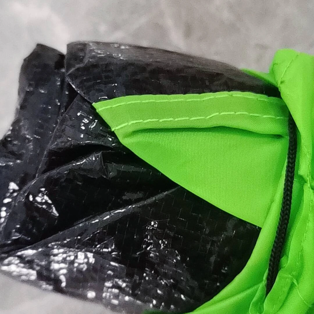 毛绒可爱绿色蓬蓬卡通玩具