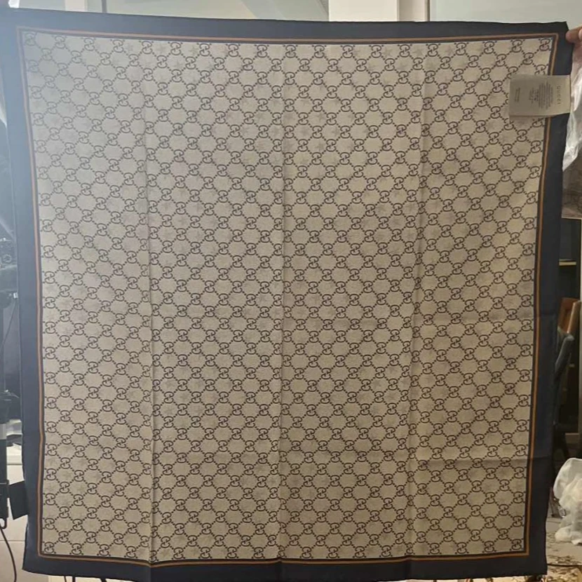 全新未使用 GUCCI/古驰 小花6枫 90X90CM 丝巾