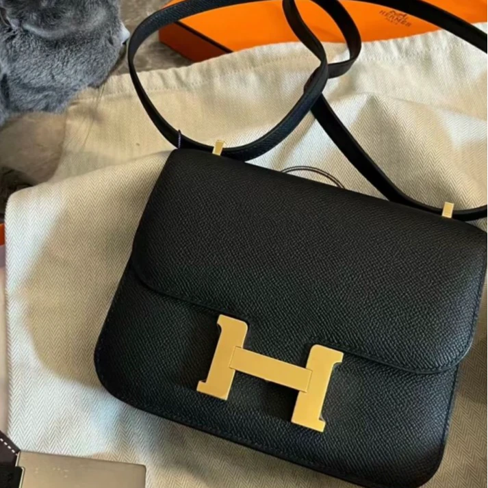 全新未使用 Hermes/爱马仕 小花6欢 康康 19 带镜子黑色B刻金扣包