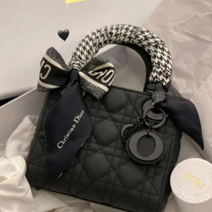 全新未使用 DIOR/迪奥 小花6枫LADY DIOR 三格戴妃包磨砂黑色23年