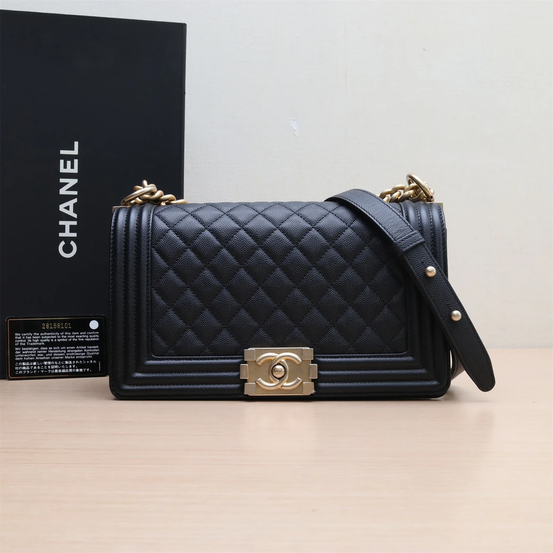 99新 Chanel/香奈儿 小花6枫Leboy 中号 28开 黑色 金扣 菱格纹