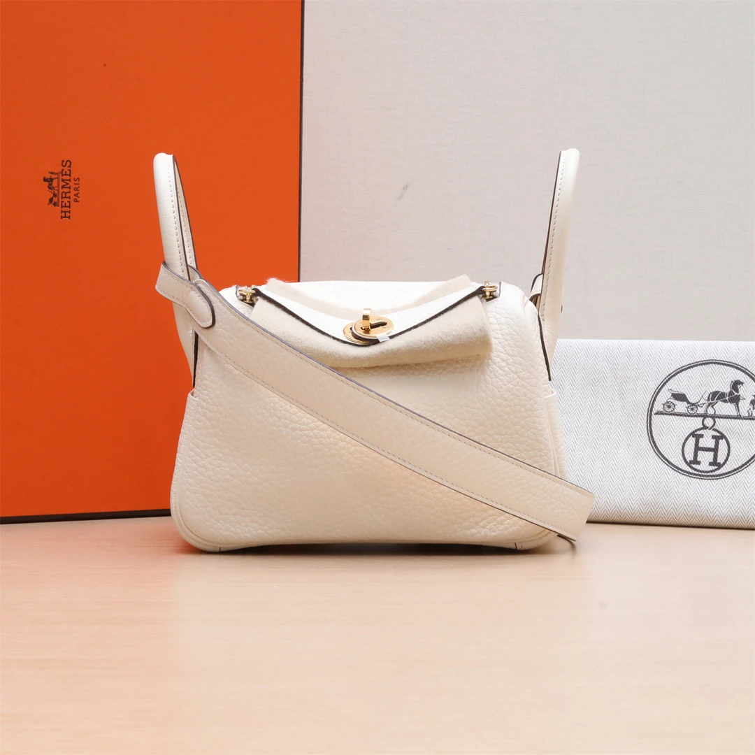 99新 Hermes/爱马仕 【小花Han】Lindy Mini 奶油白 TC皮 Z刻 包