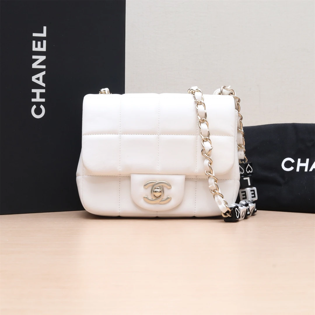 99新 Chanel/香奈儿 【小花念念】冰格 字母骰子皮穿链 白色 芯片包