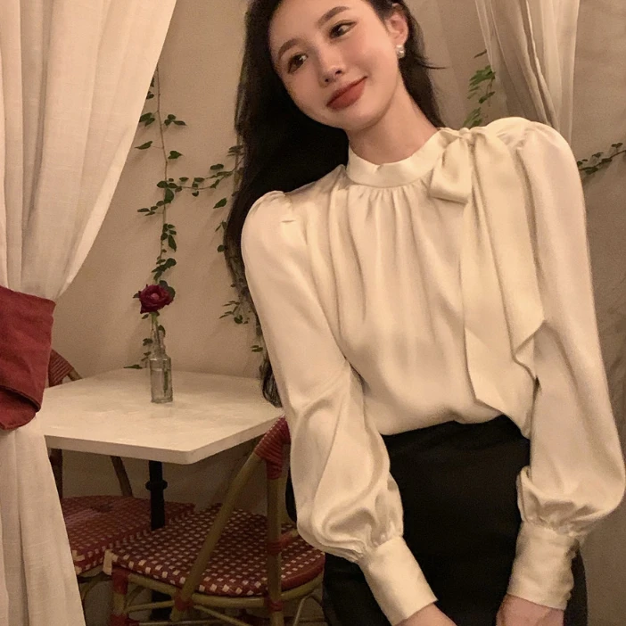 8936蝴蝶结缎面衬衫女早春新款立领褶皱灯笼袖别致漂亮洋气上衣
