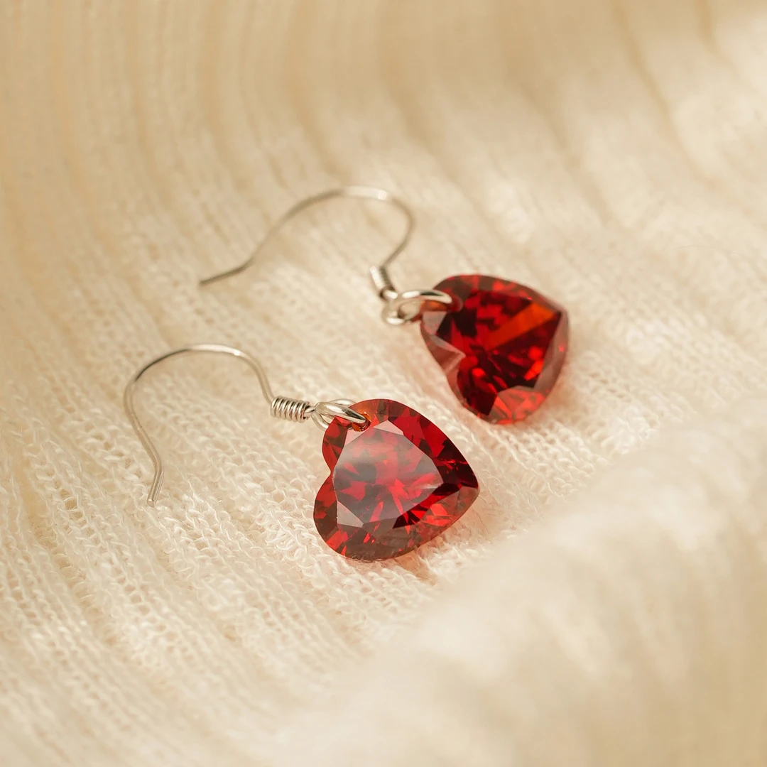 云湛 925银耳饰 酒红色爱心耳钩精致少女超闪耳环复古气质耳饰女