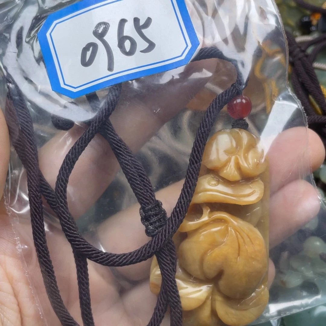 岫玉吊坠未镶嵌吊坠