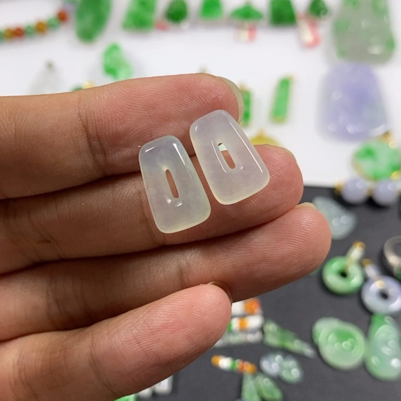 【闪购商品】翡翠耳饰未镶嵌有****姐