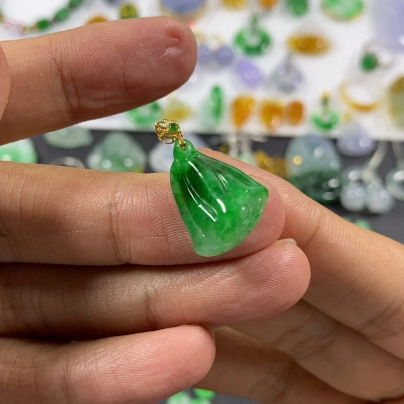 【闪购商品】翡翠颈饰18K金镶嵌J****e