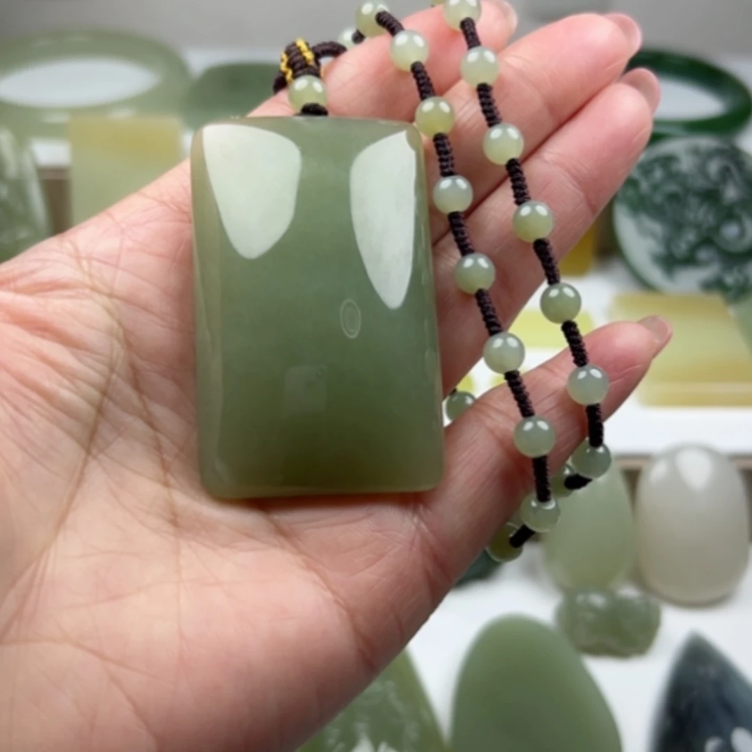 【闪购商品】和田玉（糖玉）颈饰未镶嵌想****)