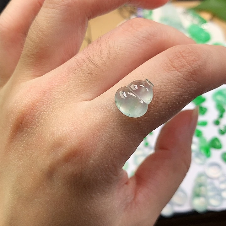 翡翠颈饰未镶嵌葫芦