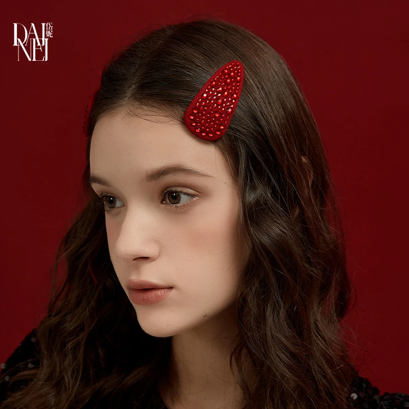 DAINEI岱妮璀璨流光发夹女刘海侧边红色喜庆水滴BB夹纽扣夹子发饰